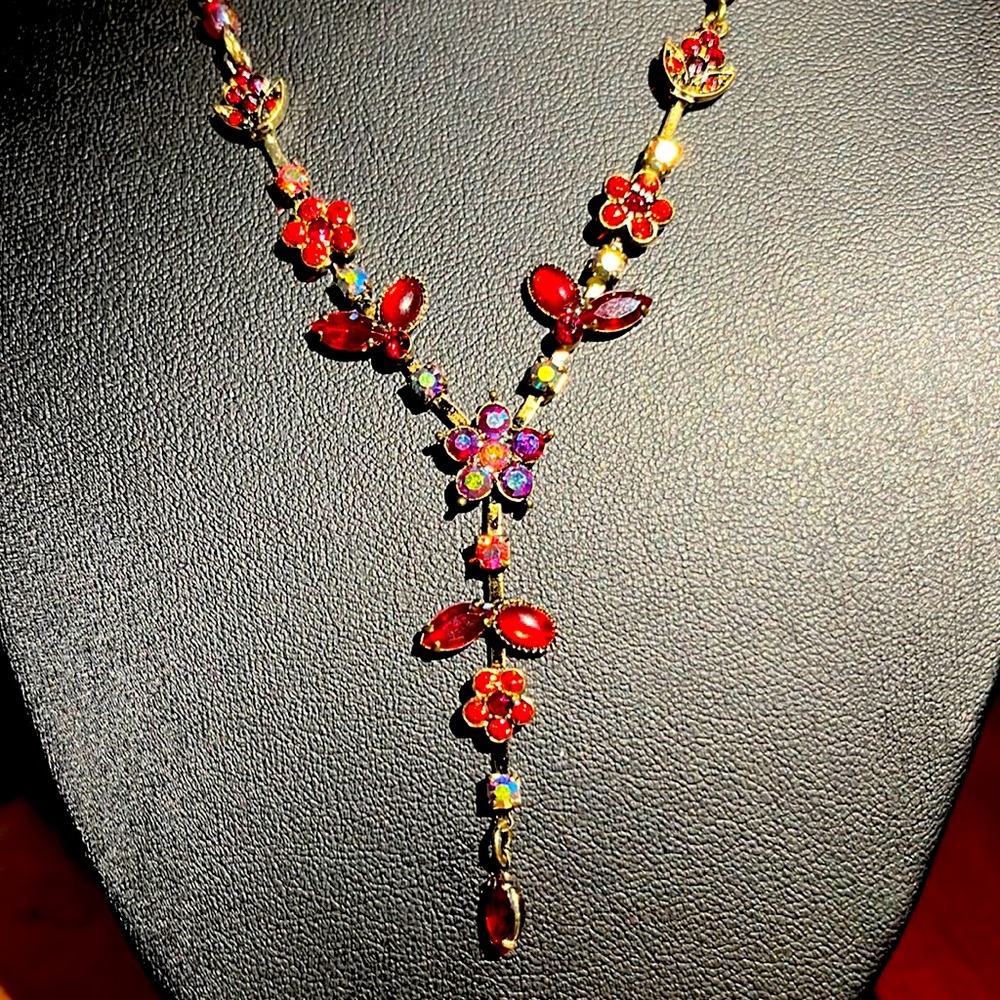 Sexy Vintage style with red flowers necklace with gold tone chain